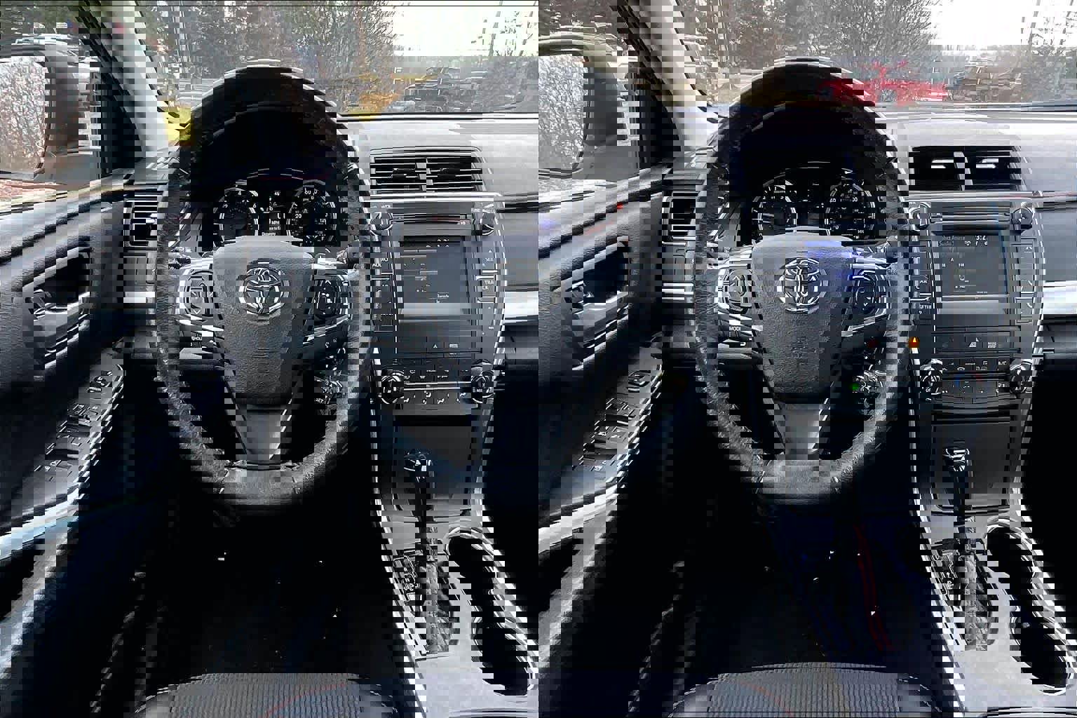 Used 2017 Toyota Camry SE image 5