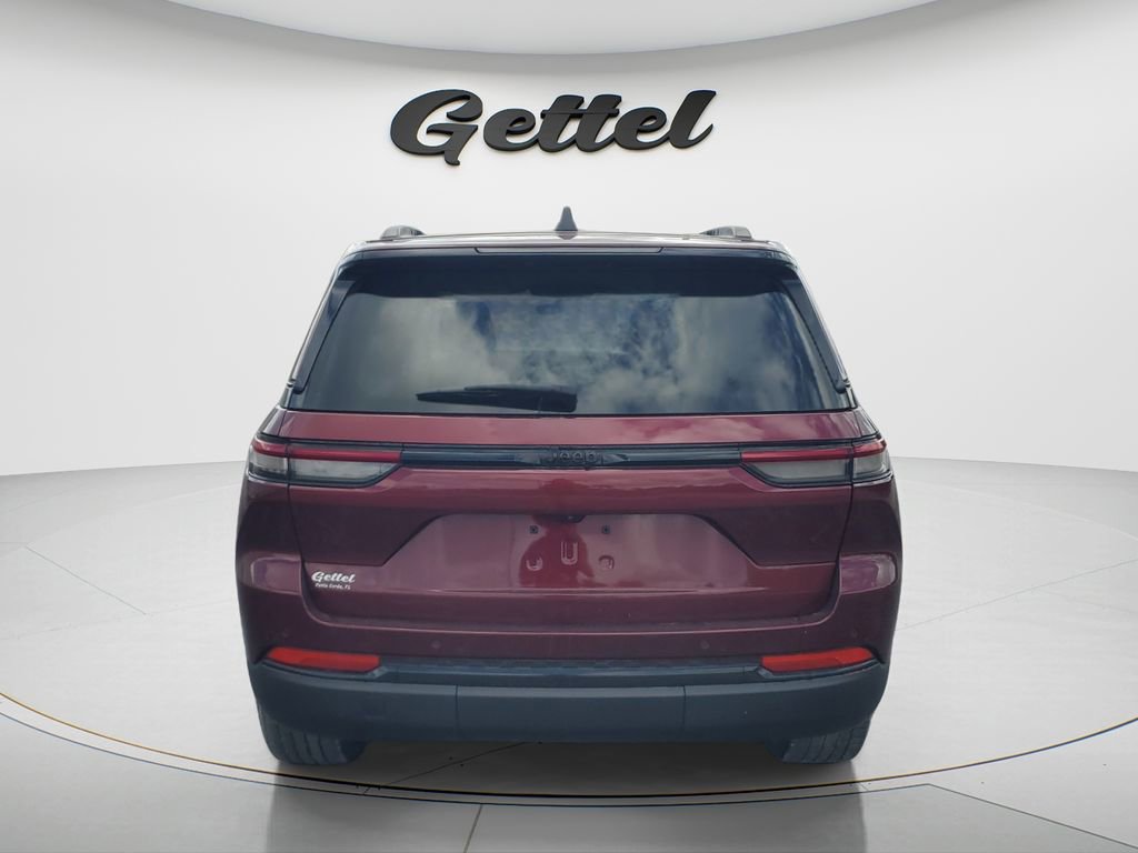 Used 2025 Jeep Grand Cherokee Altitude RWD image 6