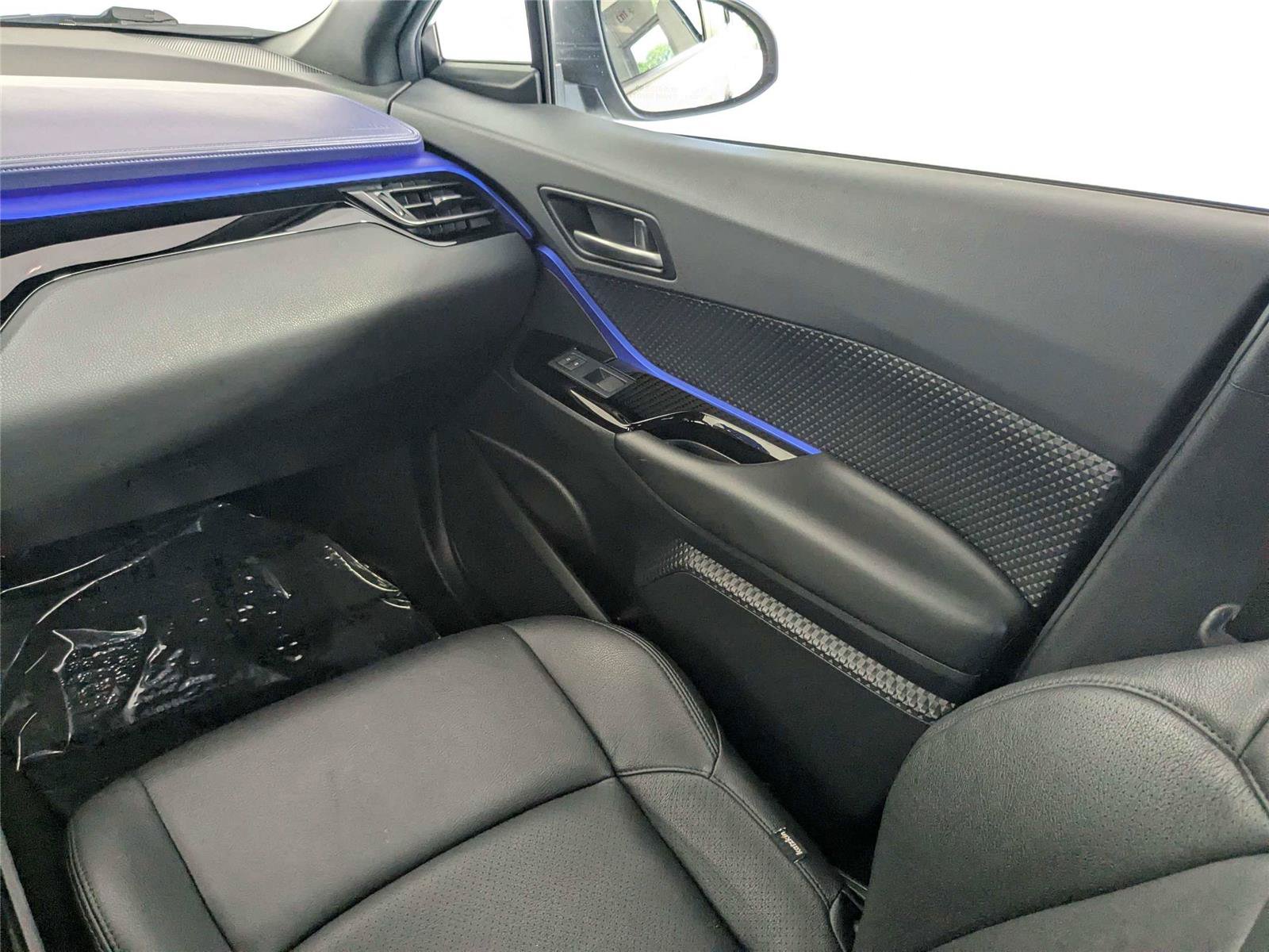Used 2020 Toyota C-HR XLE FWD image 38