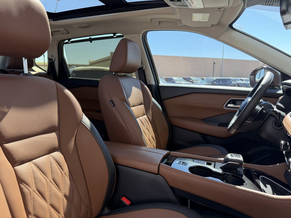 Used 2025 Nissan Rogue Platinum w/ Tech Package image 43