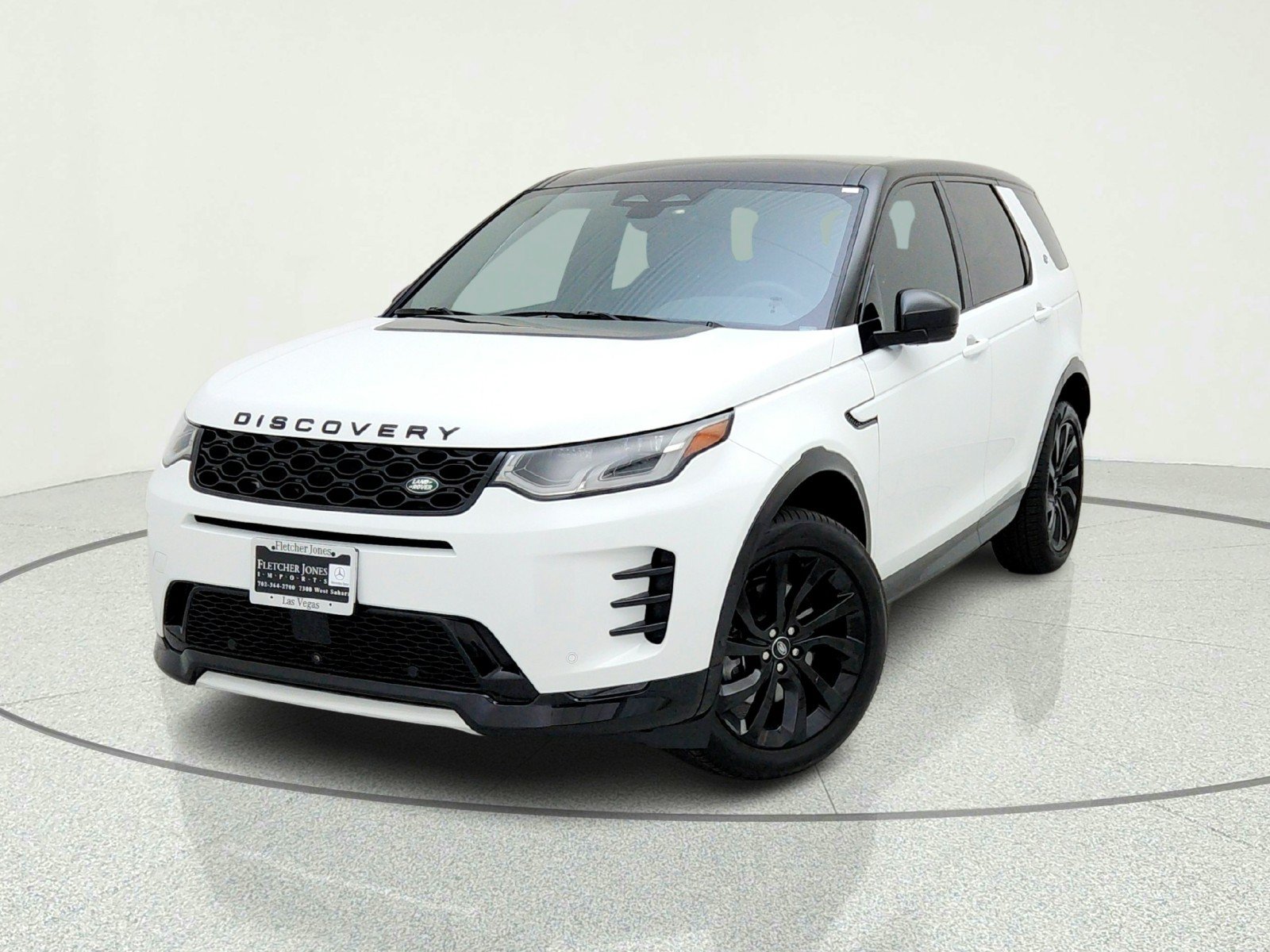 Used 2024 Land Rover Discovery Sport Dynamic SE AWD/4WD image 2