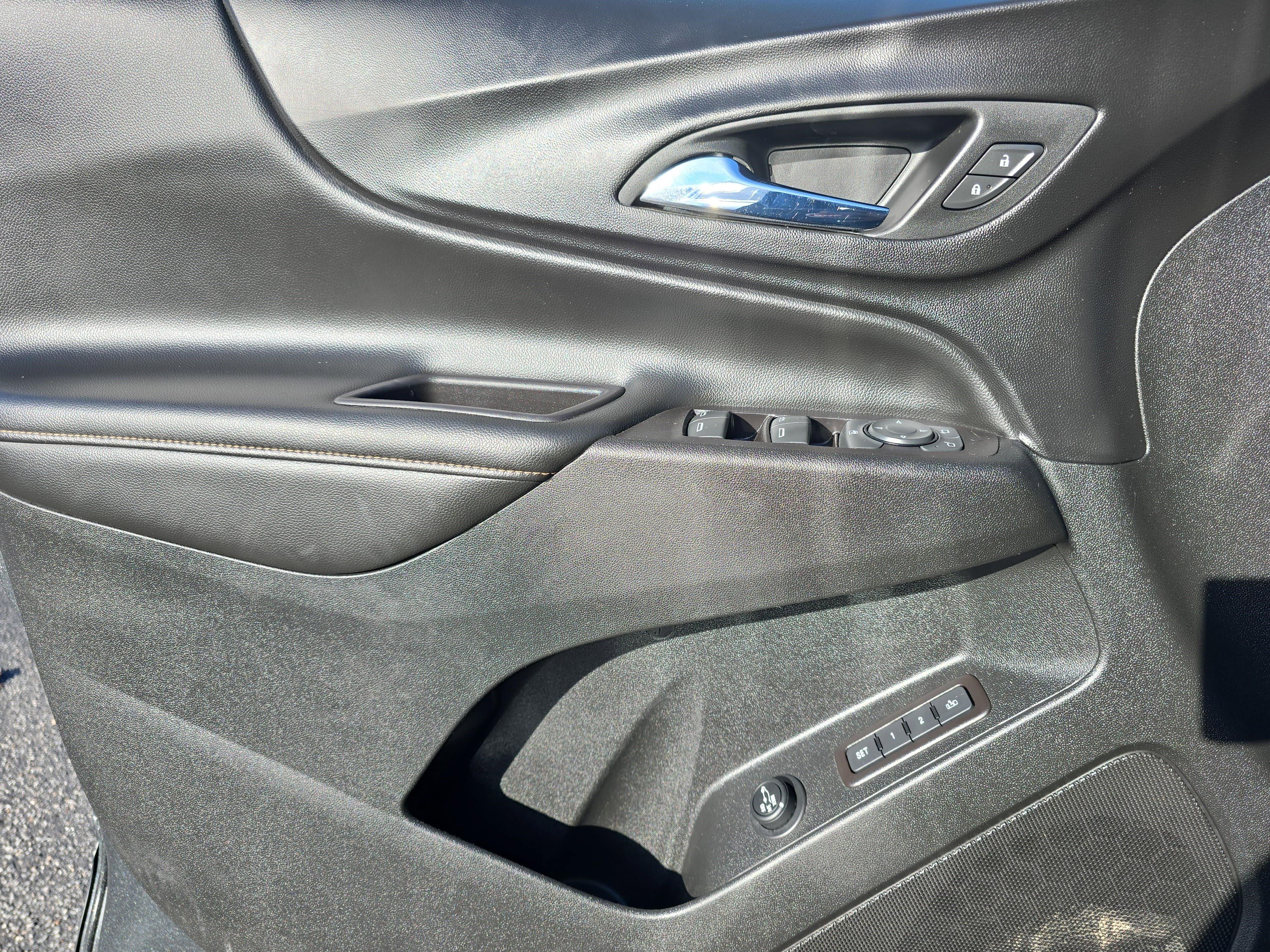 Used 2020 Chevrolet Equinox Premier image 25