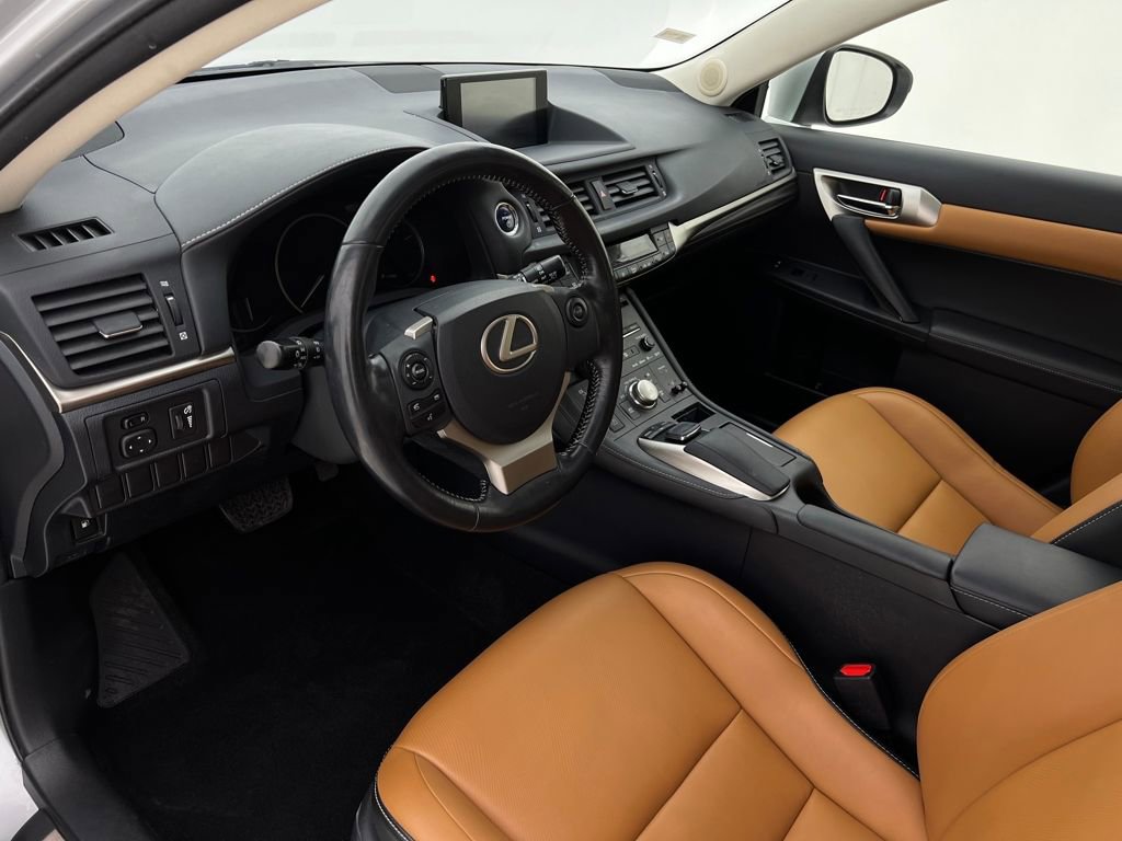 Used 2016 Lexus CT 200h w/ Navigation Package image 12