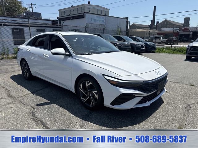 Used 2024 Hyundai Elantra SEL w/ Convenience Package FWD image 2