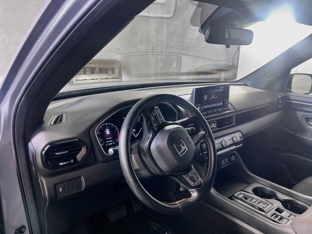 Used 2025 Honda Pilot Sport image 11
