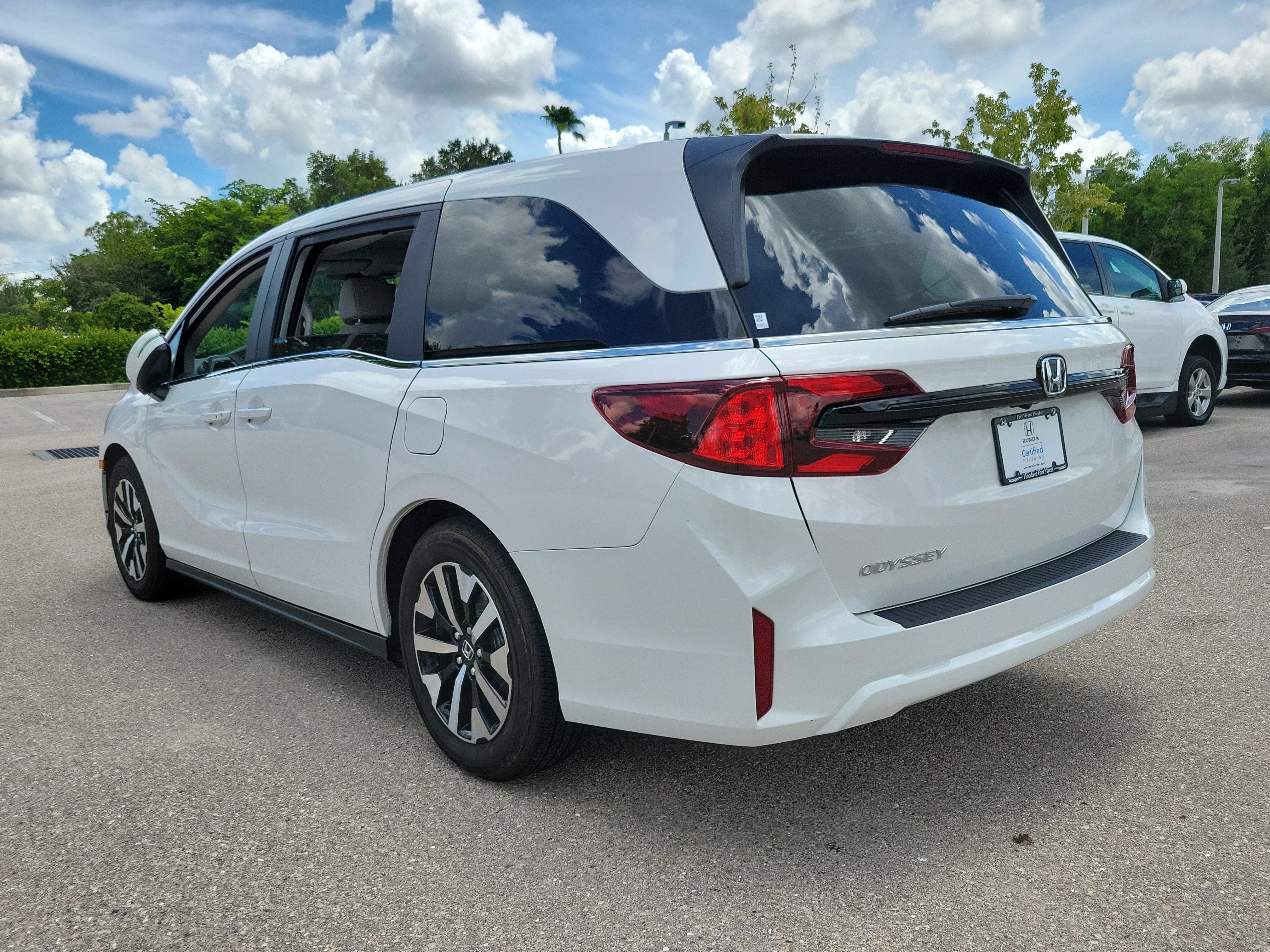 Certified 2025 Honda Odyssey EX-L image 4