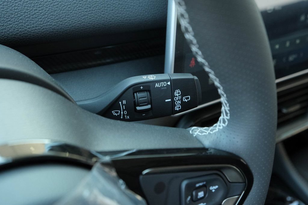 New 2025 VinFast VF 8 Eco AWD/4WD image 15