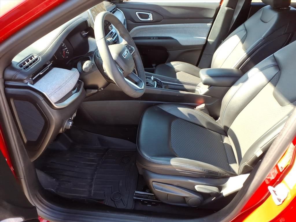 Used 2023 Jeep Compass Latitude image 9