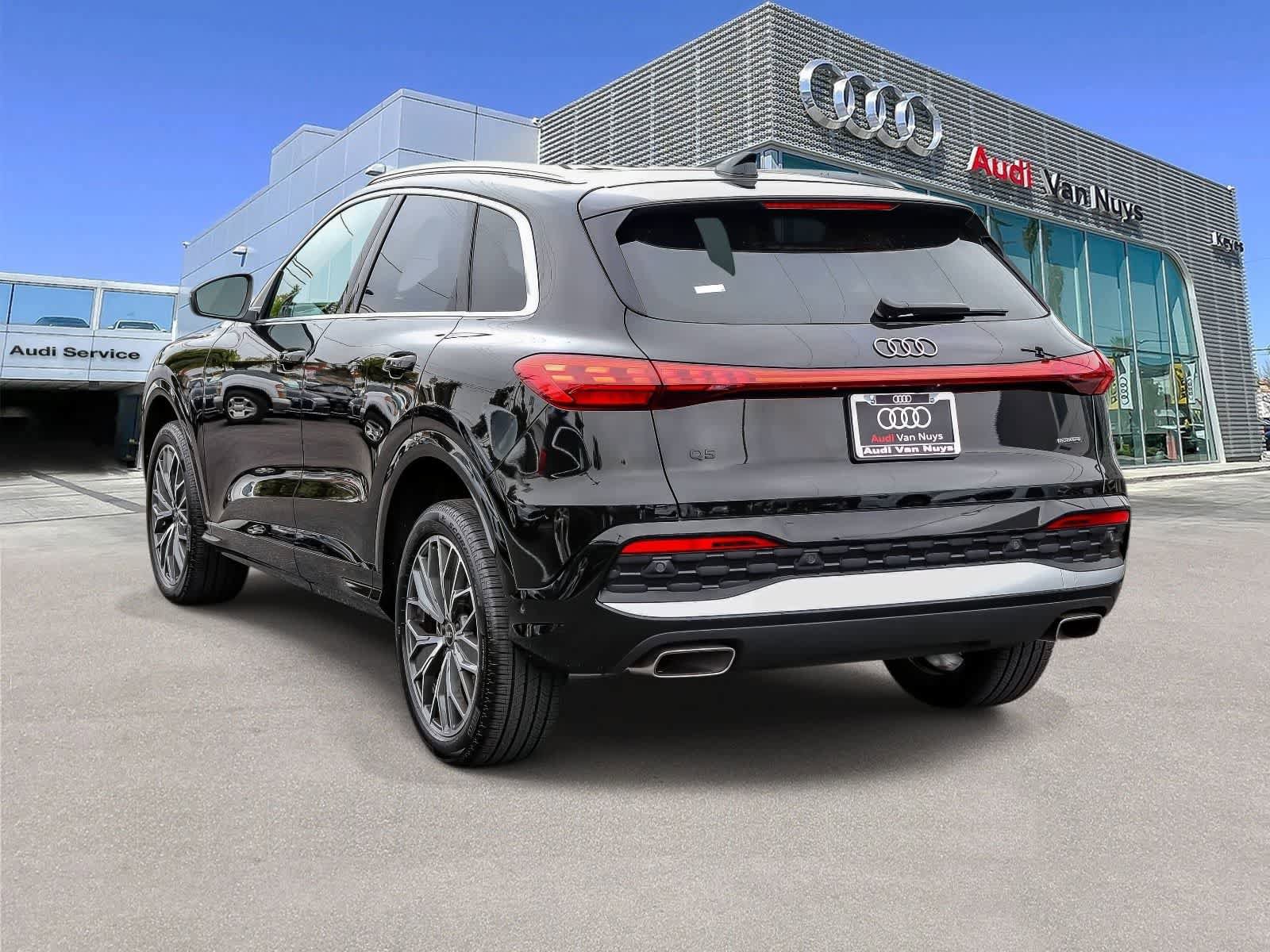 Used 2025 Audi Q5 Premium Plus w/ Premium Plus AWD/4WD image 2
