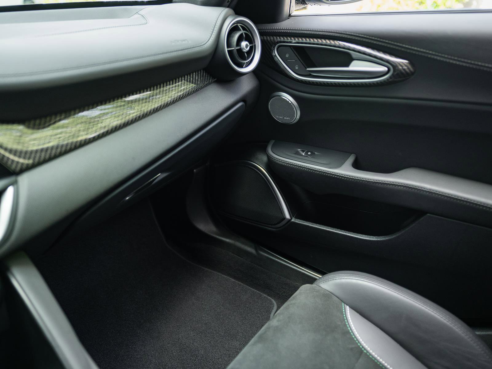 Used 2023 Alfa Romeo Giulia Quadrifoglio image 47