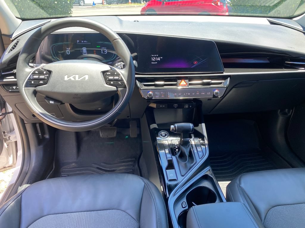 Used 2024 Kia Niro EX FWD image 30