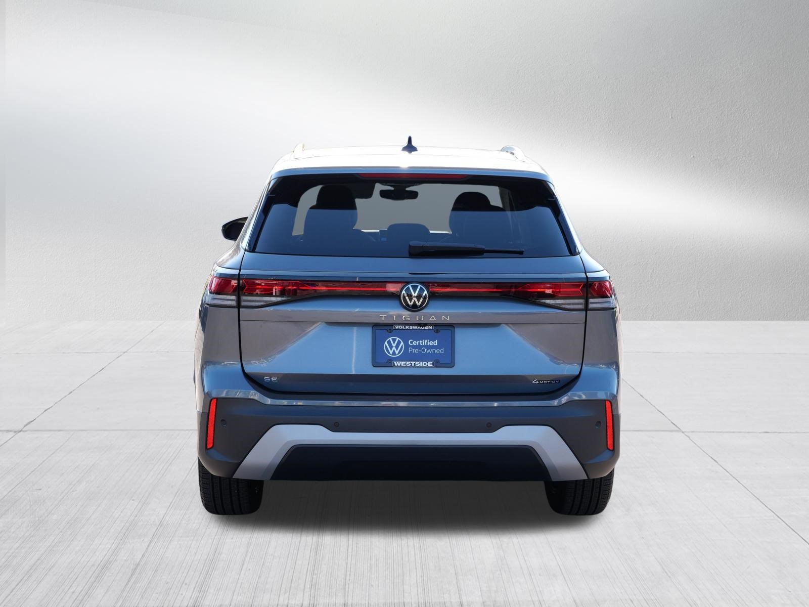Certified 2025 Volkswagen Tiguan SE w/ Panoramic Sunroof Package AWD/4WD image 6