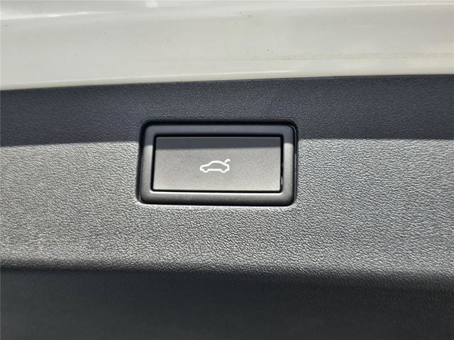 New 2026 Volkswagen Tiguan SE FWD image 21