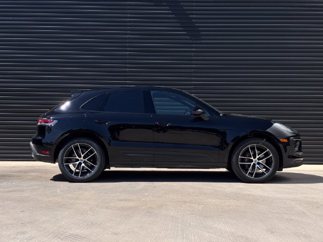Certified 2022 Porsche Macan AWD/4WD image 8