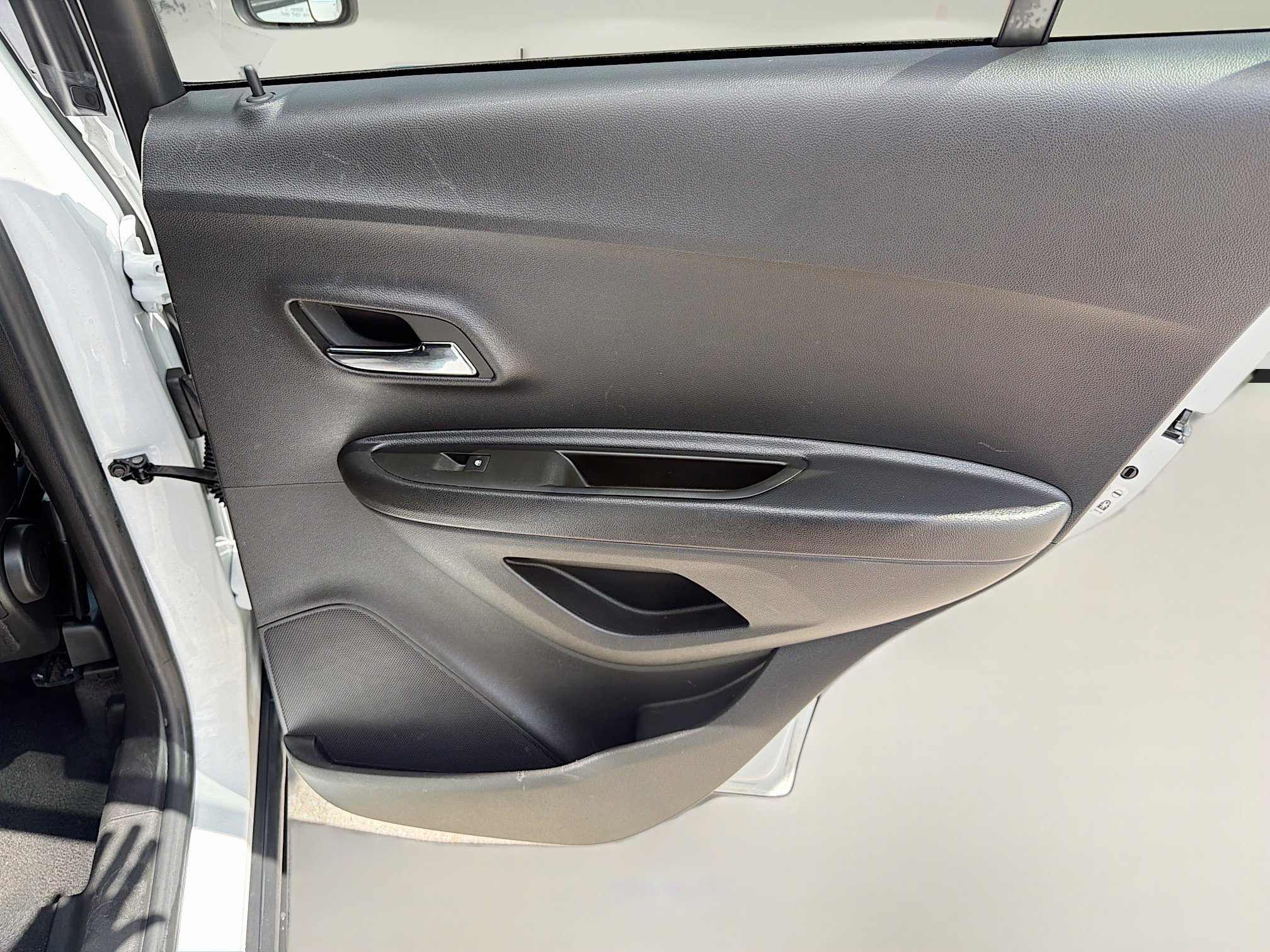 Used 2022 Chevrolet Trax LT w/ LT Convenience Package image 29