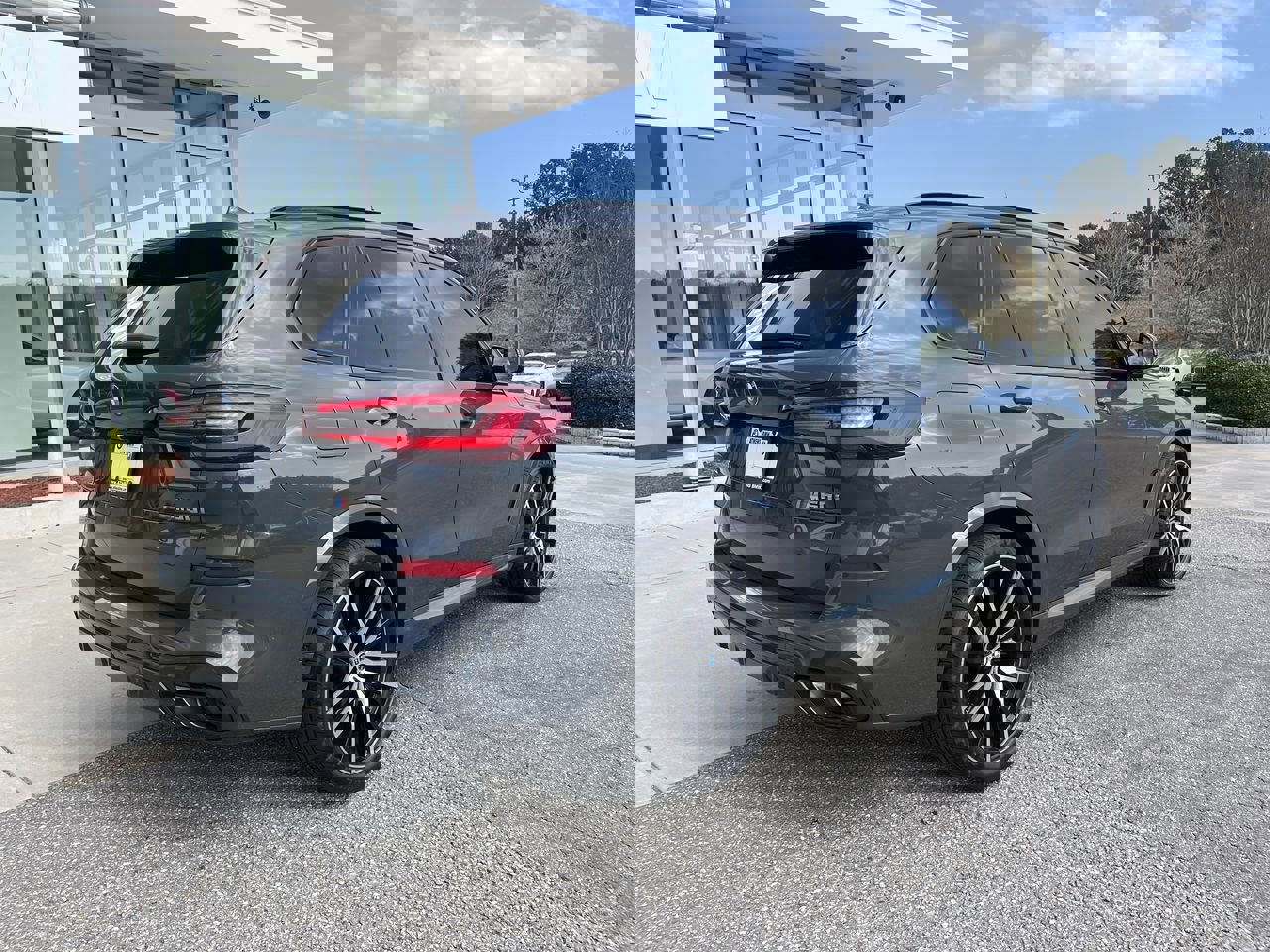 Used 2023 BMW X5 M50i w/ Executive Package image 8