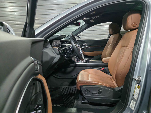 Used 2022 Audi e-tron Premium Plus image 13
