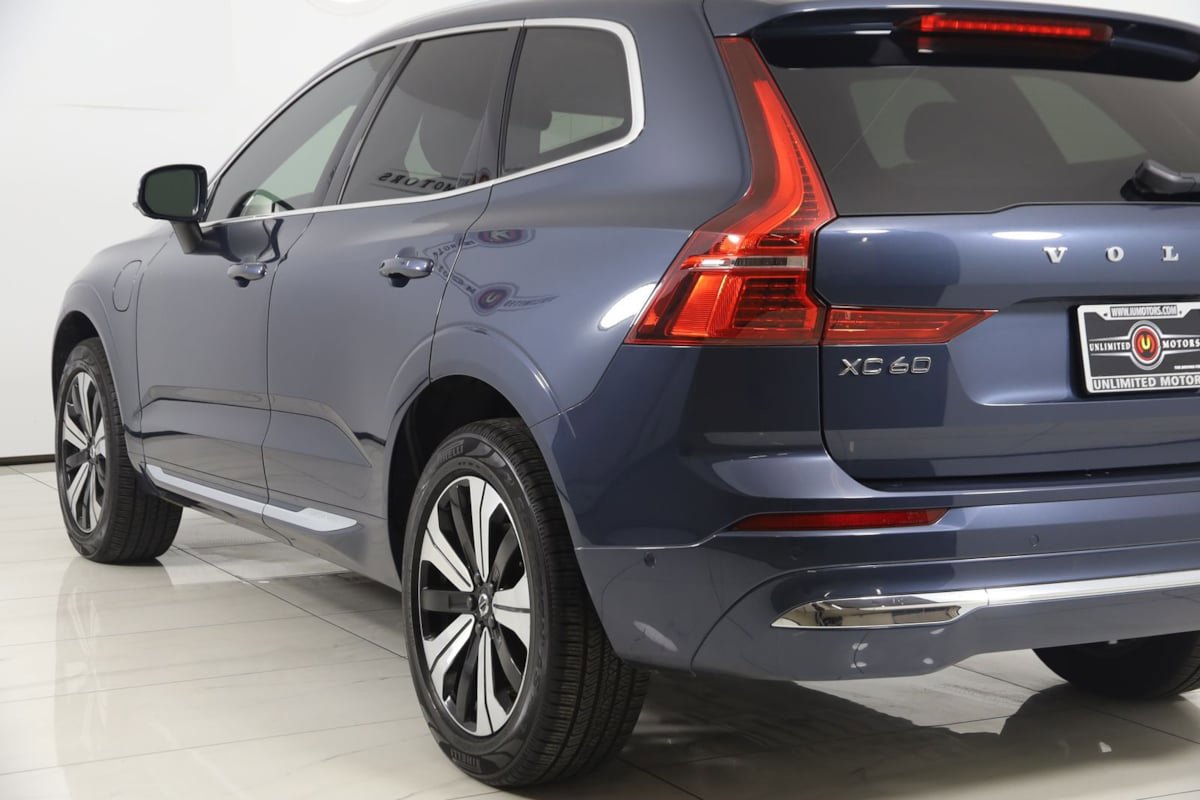 Used 2023 Volvo XC60 T8 Plus AWD/4WD image 24