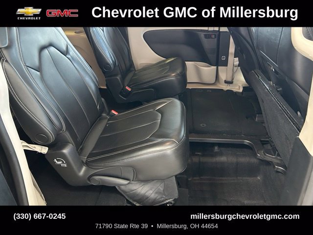 Used 2023 Chrysler Pacifica Touring-L FWD image 32