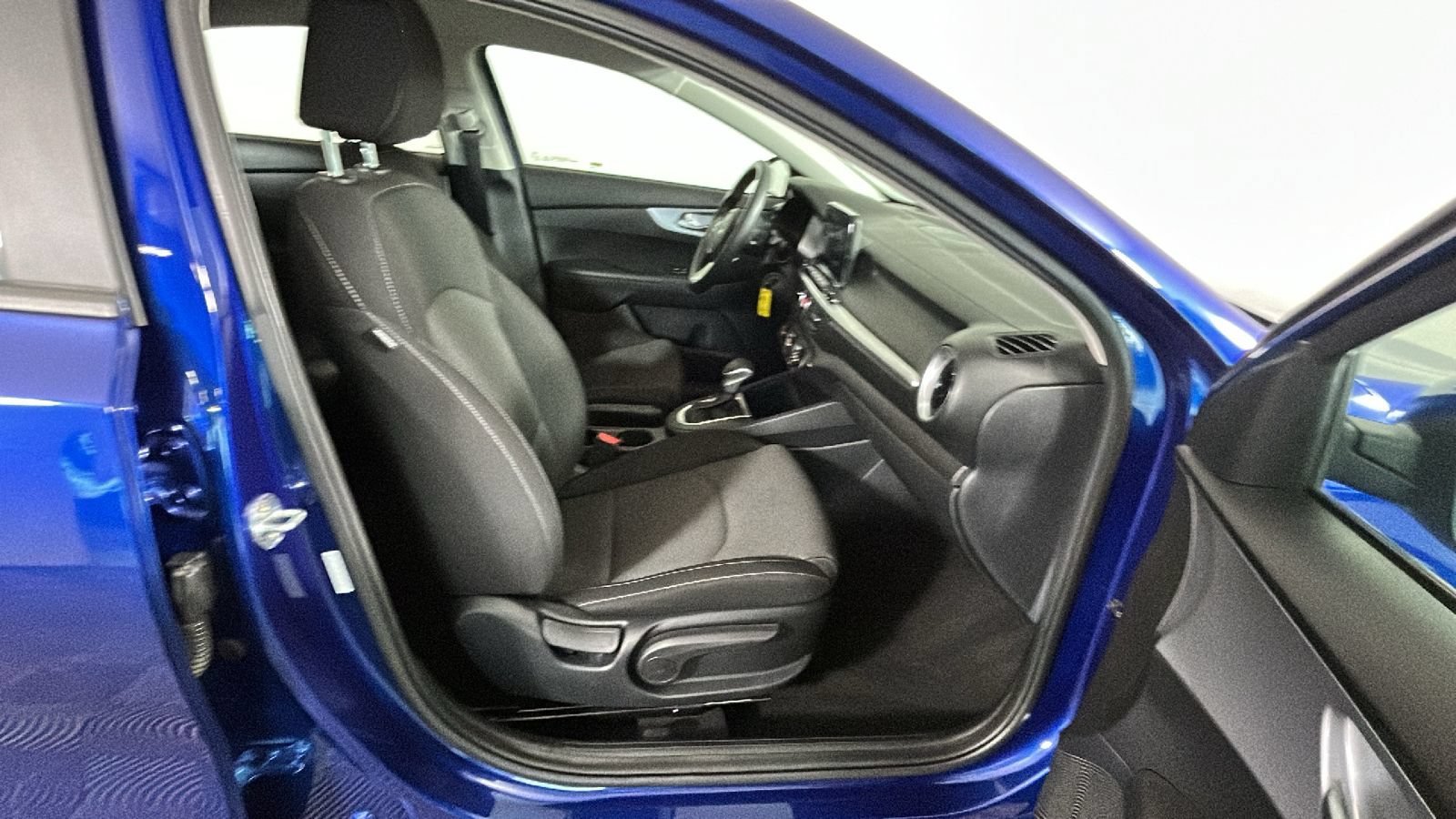 Used 2022 Kia Forte LXS FWD image 34