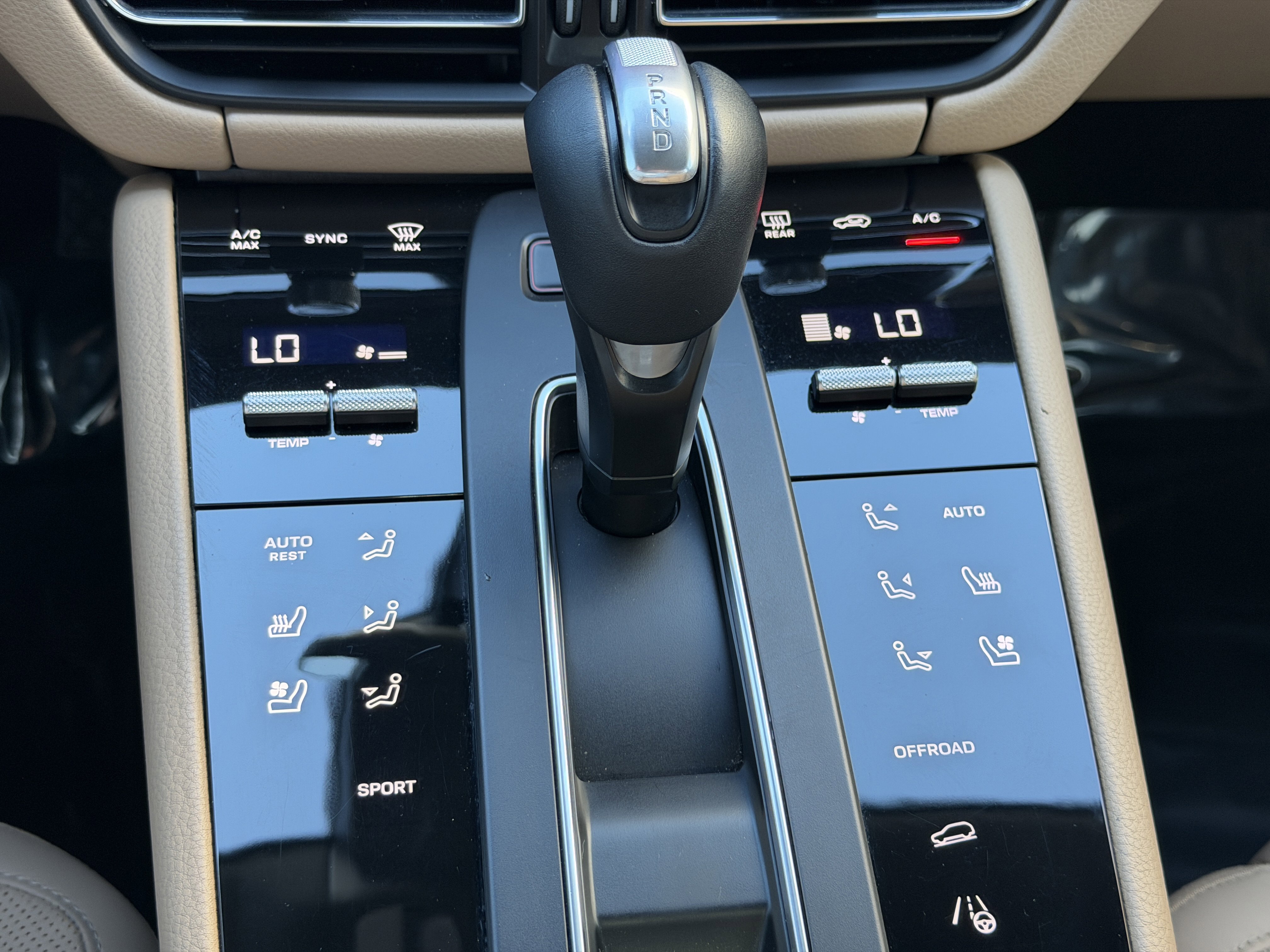 Certified 2022 Porsche Macan image 33