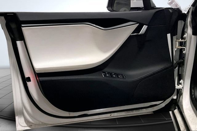 Used 2020 Tesla Model S Performance image 24