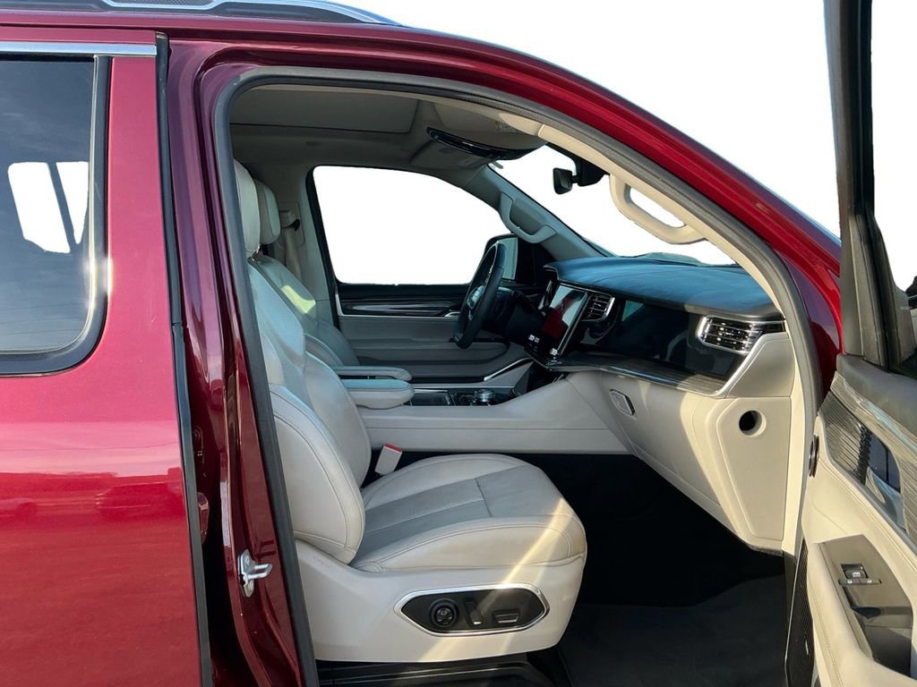 Used 2022 Jeep Wagoneer Series III w/ Premium Group I image 22