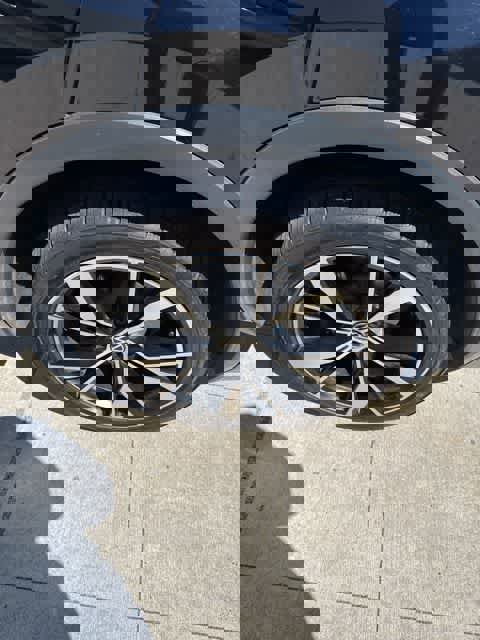 Certified 2022 Volkswagen Tiguan SEL R-Line image 8