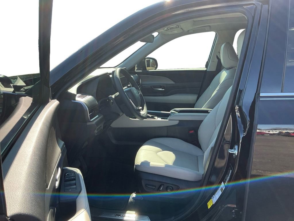 Used 2025 Toyota Grand Highlander AWD image 14