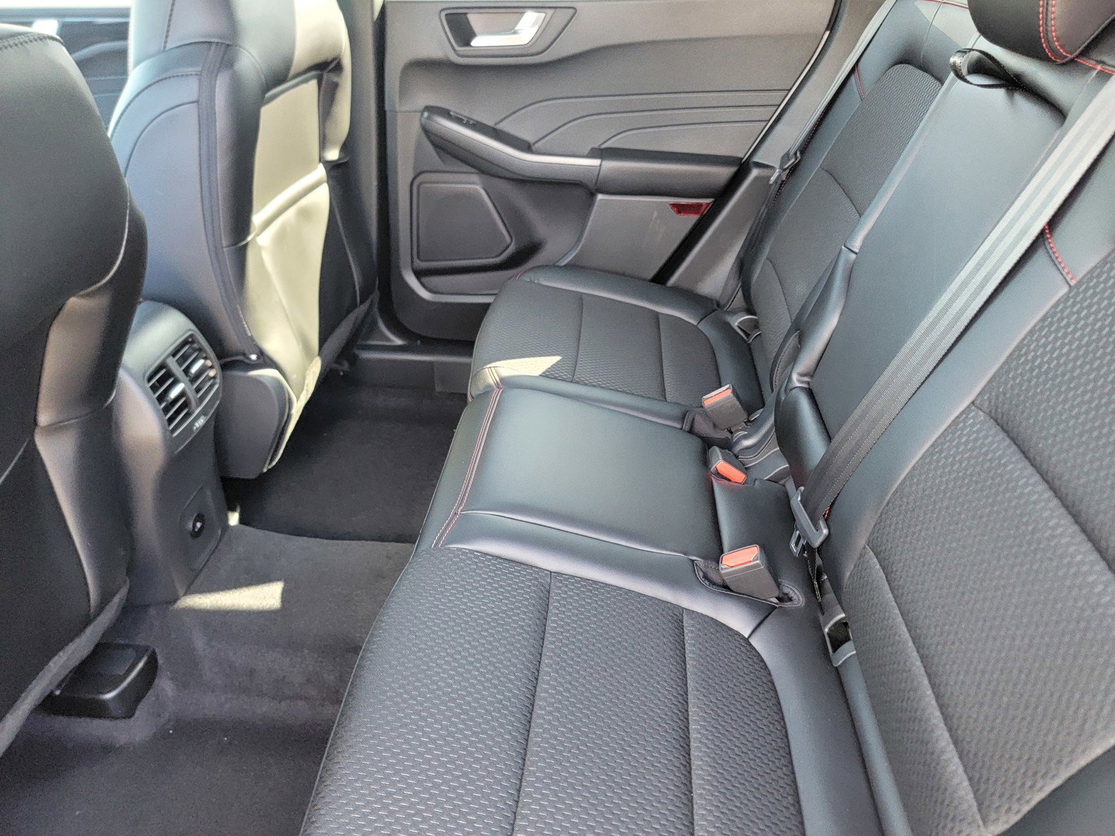 New 2025 Ford Escape ST-Line w/ Tech Pack #1 image 9