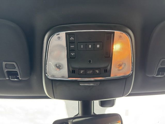 Used 2022 Jeep Grand Cherokee Limited image 24