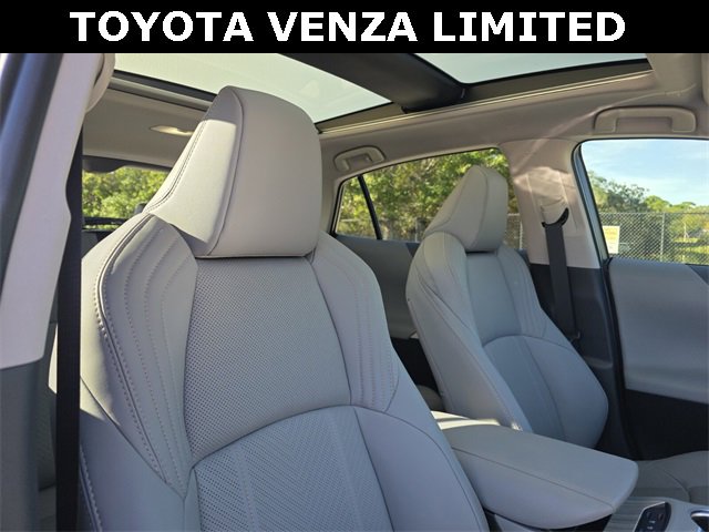 Used 2024 Toyota Venza Limited image 11