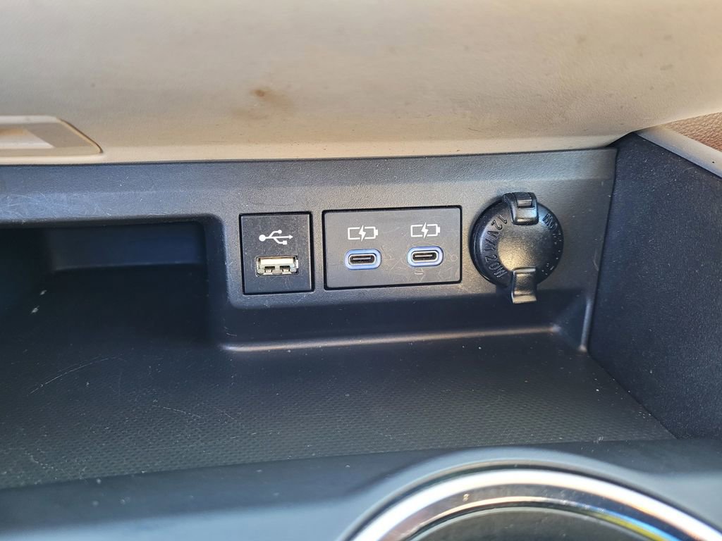 Used 2022 Toyota Highlander XLE FWD image 17