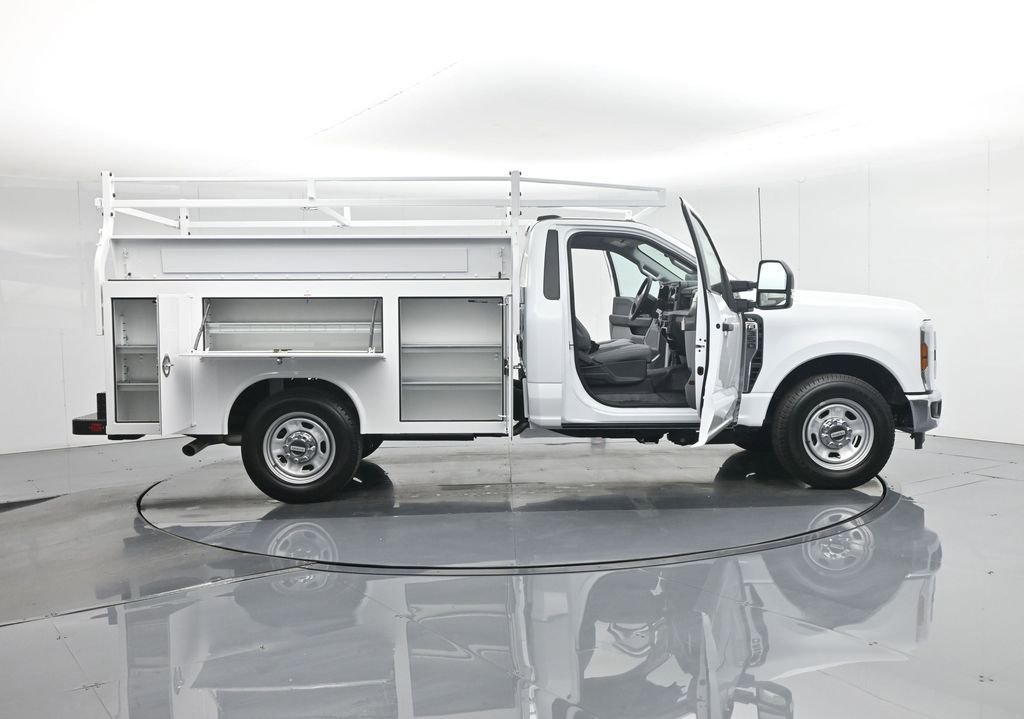 New 2025 Ford F350 XL w/ XL Chrome Package image 4