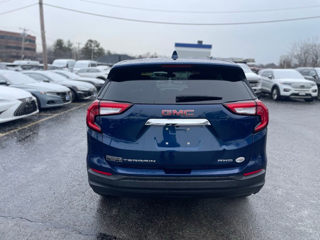 Used 2022 GMC Terrain SLE image 4