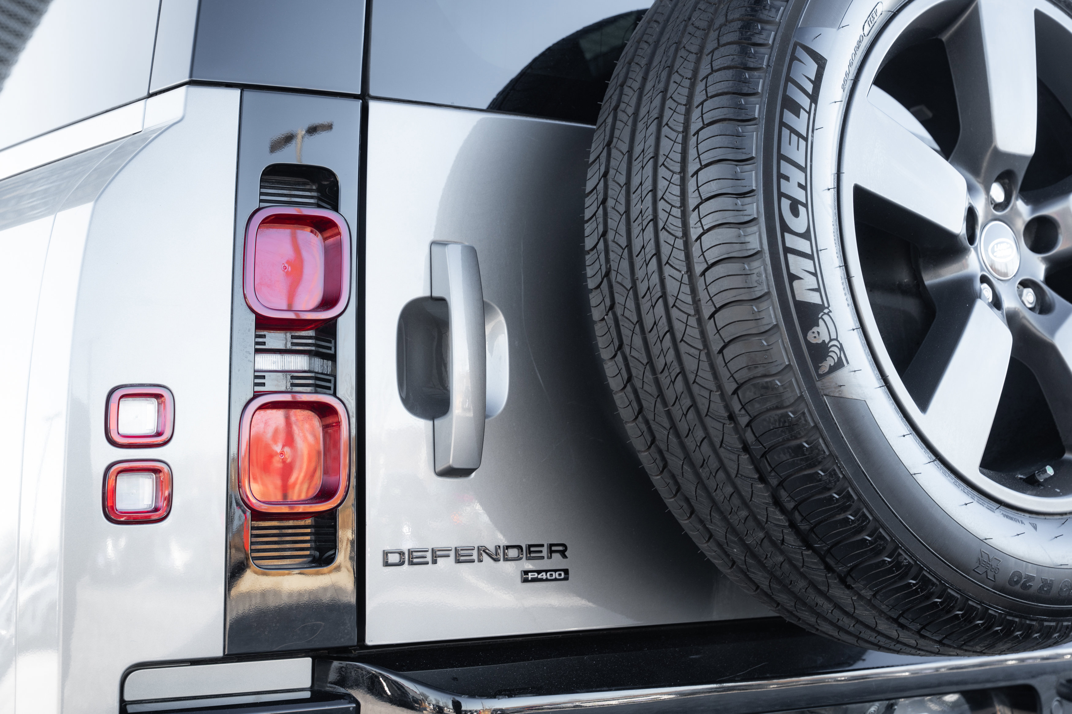 Used 2023 Land Rover Defender 90 X-Dynamic SE image 31