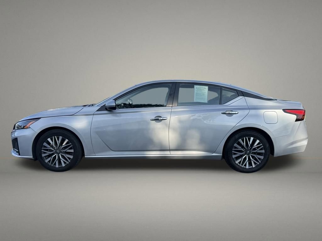 Used 2023 Nissan Altima 2.5 SV FWD image 2