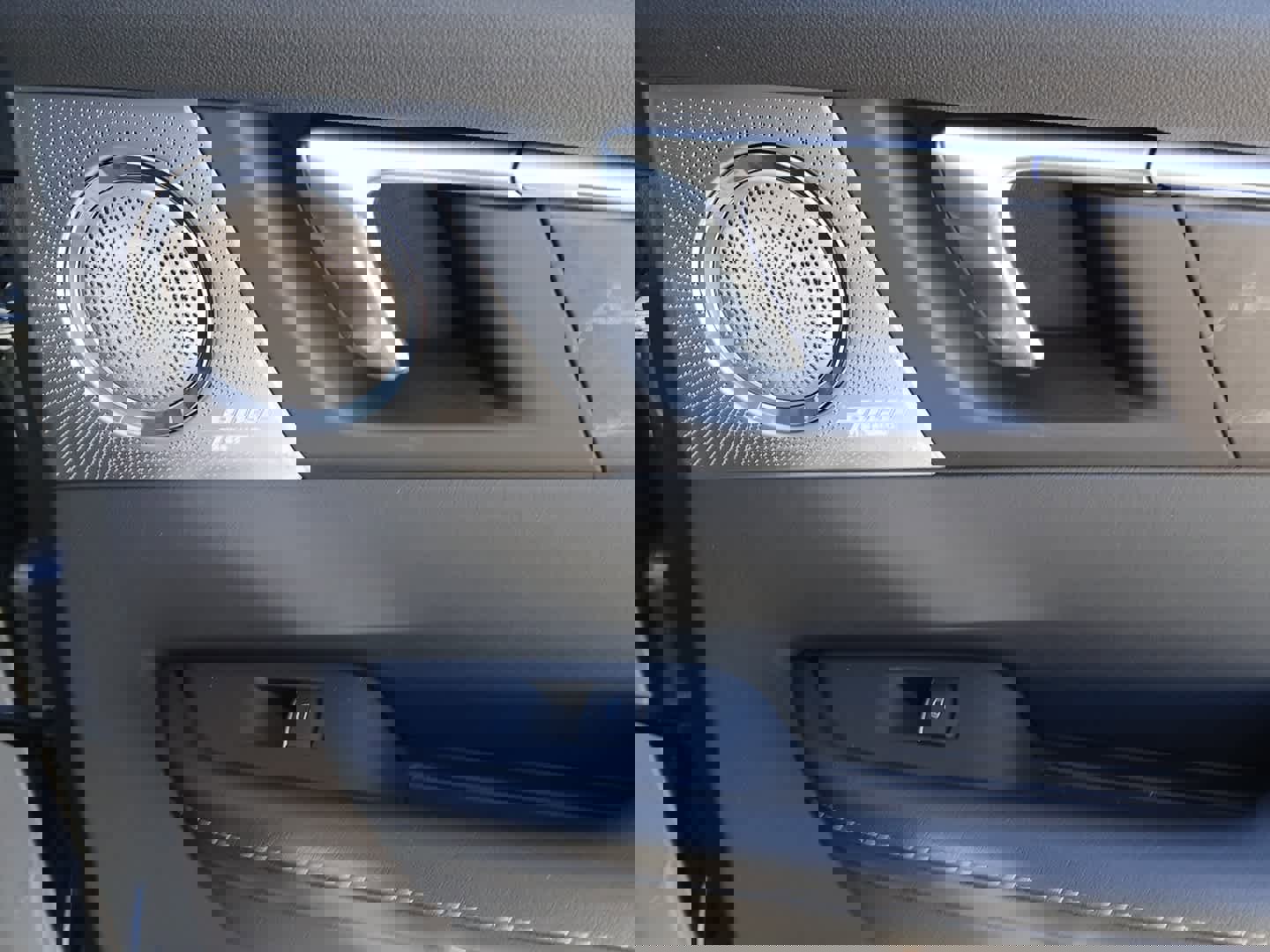 Used 2025 Buick Enclave Avenir w/ Super Cruise Package image 70