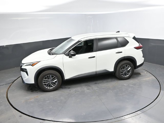 Used 2024 Nissan Rogue S FWD image 37