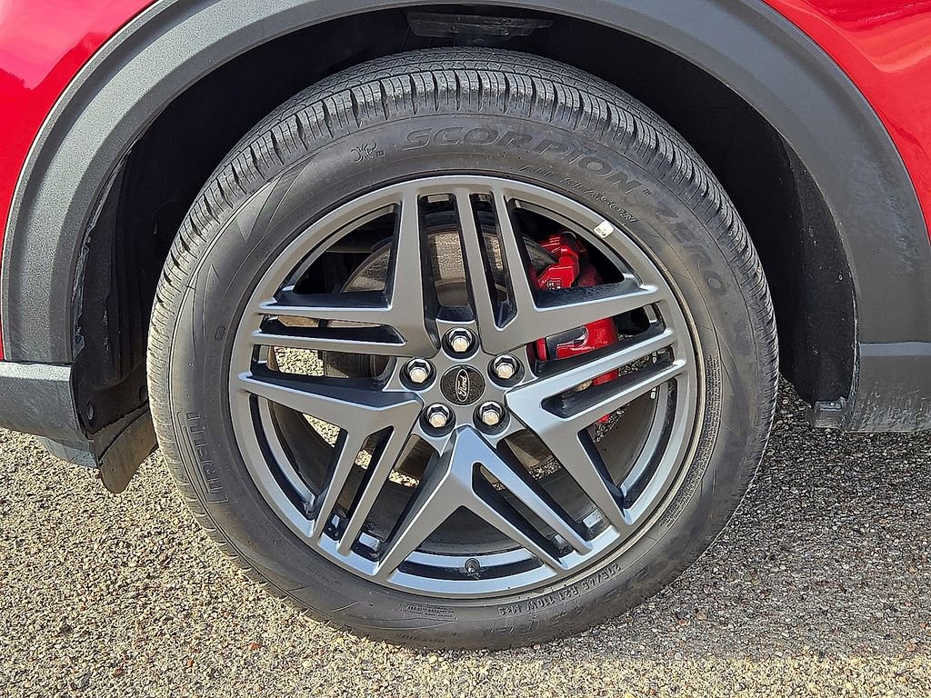 Used 2025 Ford Explorer ST-Line w/ ST-Line Street Pack image 11