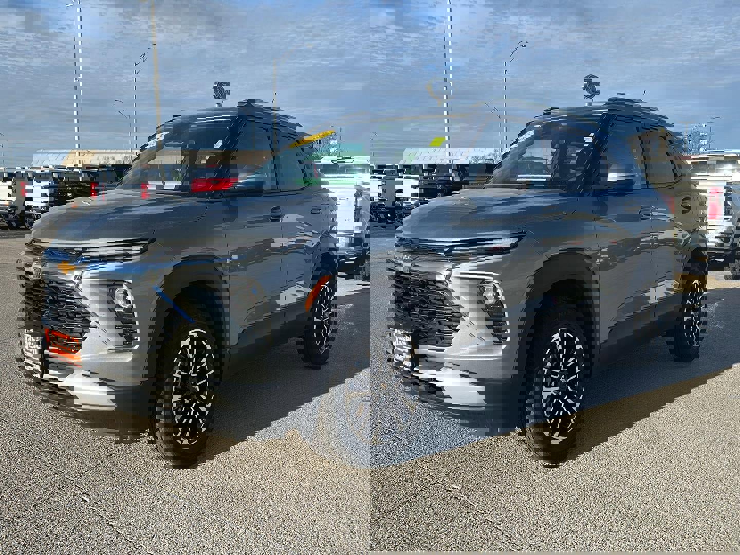 Used 2025 Chevrolet TrailBlazer LT image 2