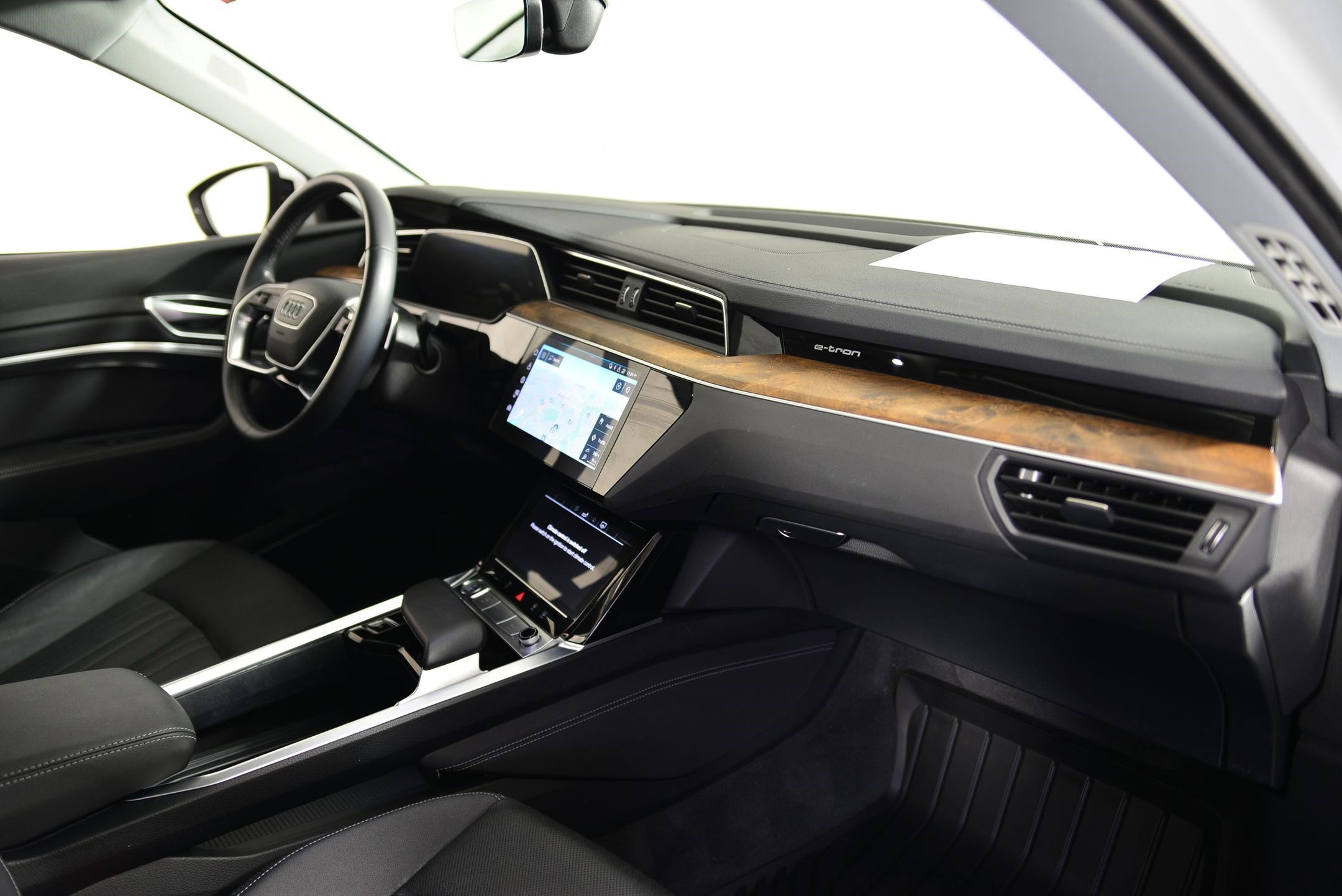 Used 2020 Audi e-tron Premium Plus image 20