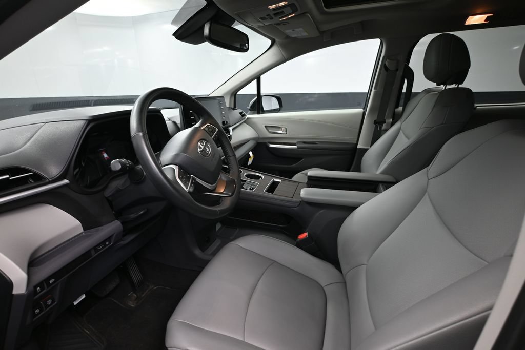 Used 2022 Toyota Sienna XLE AWD/4WD image 21