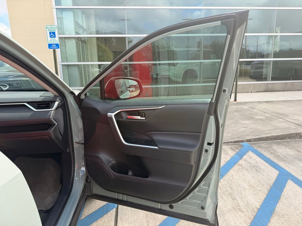 Used 2021 Toyota RAV4 XLE image 16