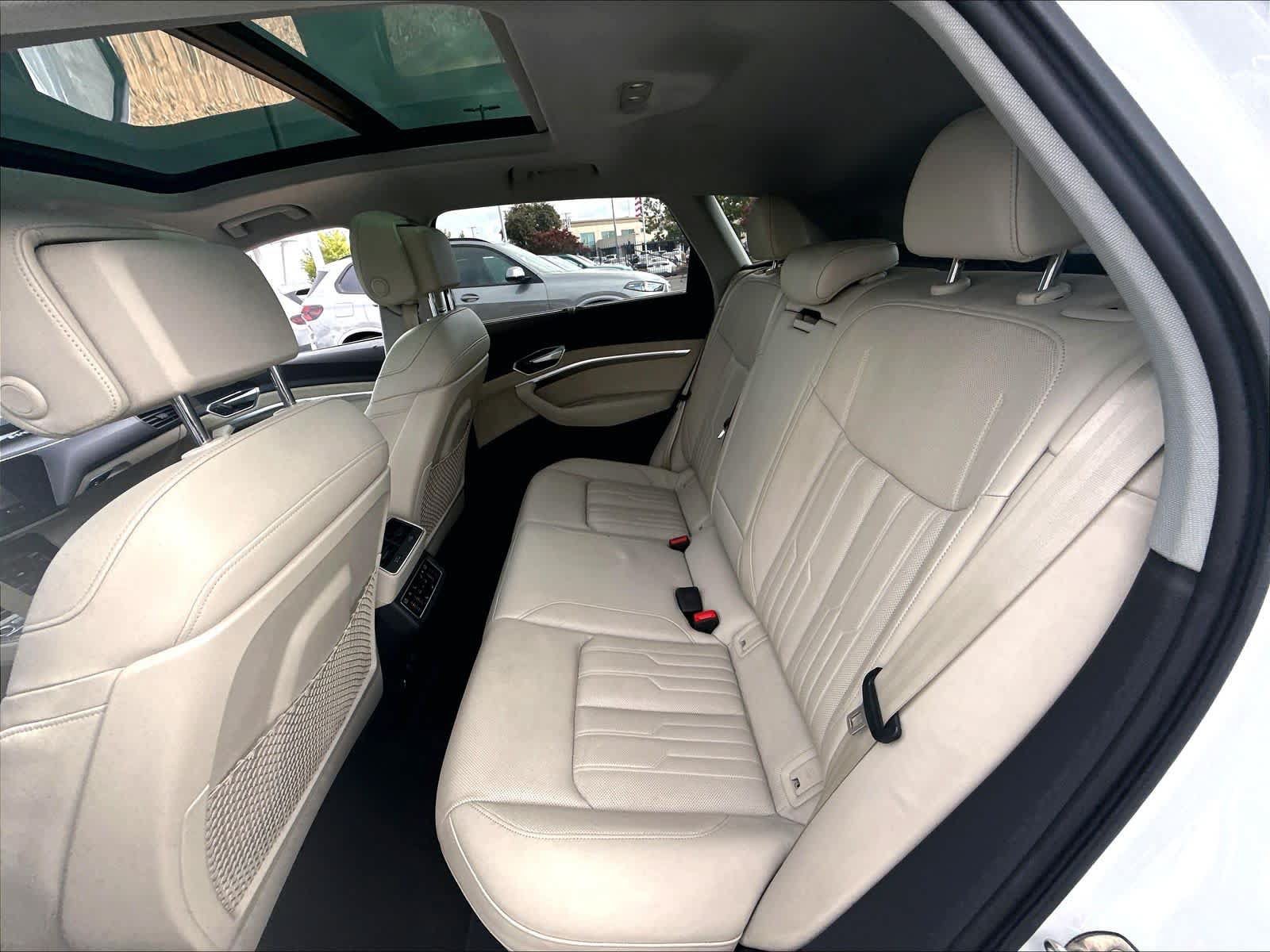 Used 2021 Audi e-tron Prestige w/ Prestige Package AWD/4WD image 24