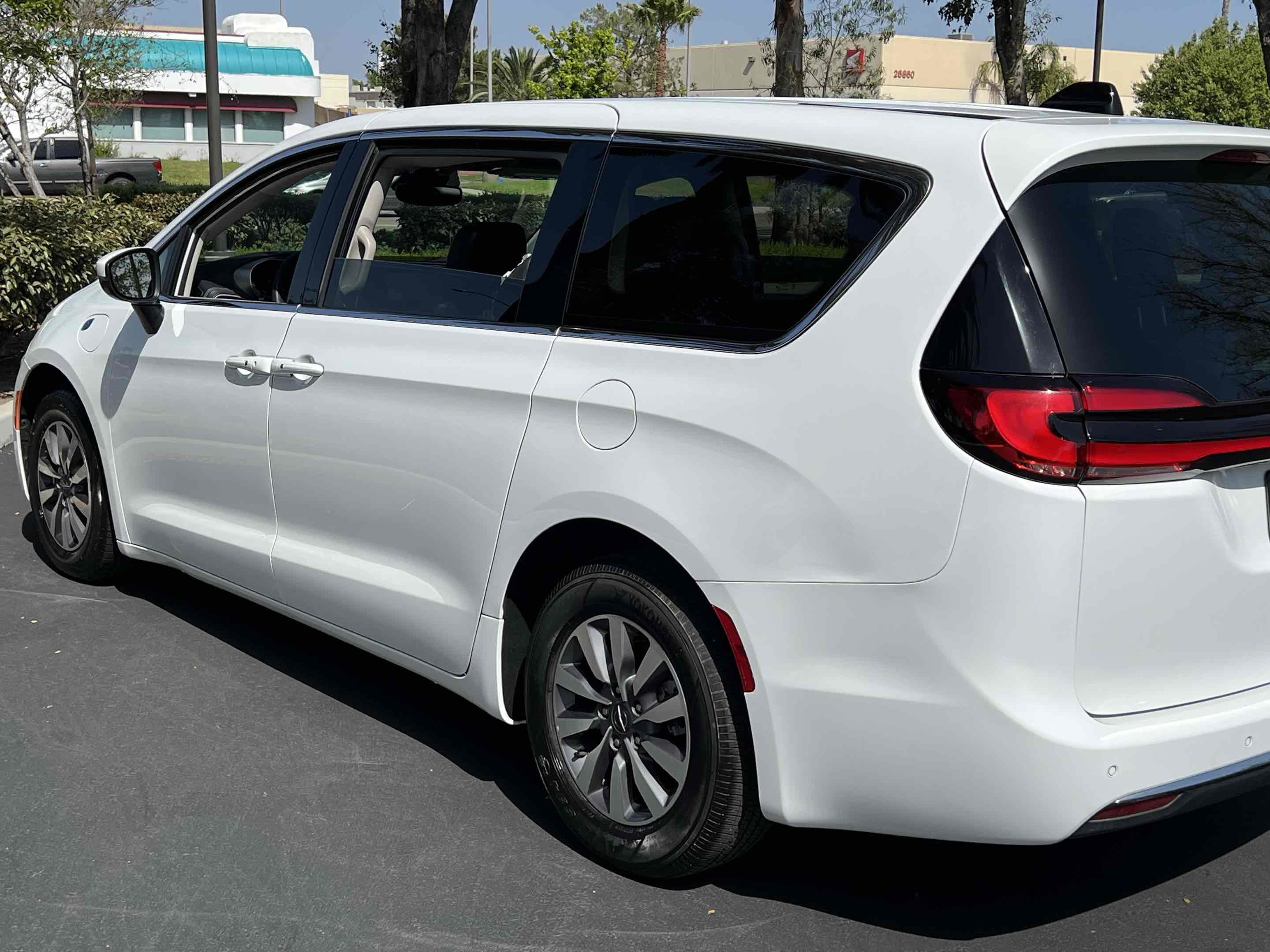 Used 2023 Chrysler Pacifica Touring-L FWD image 49