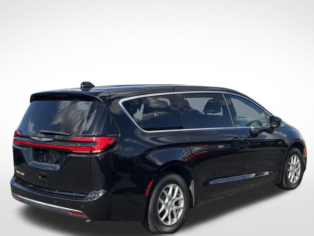 Certified 2025 Chrysler Pacifica Select FWD image 6