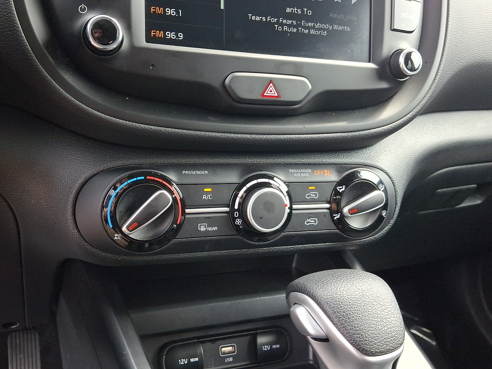 Certified 2025 Kia Soul LX w/ LX Technology Package FWD image 15