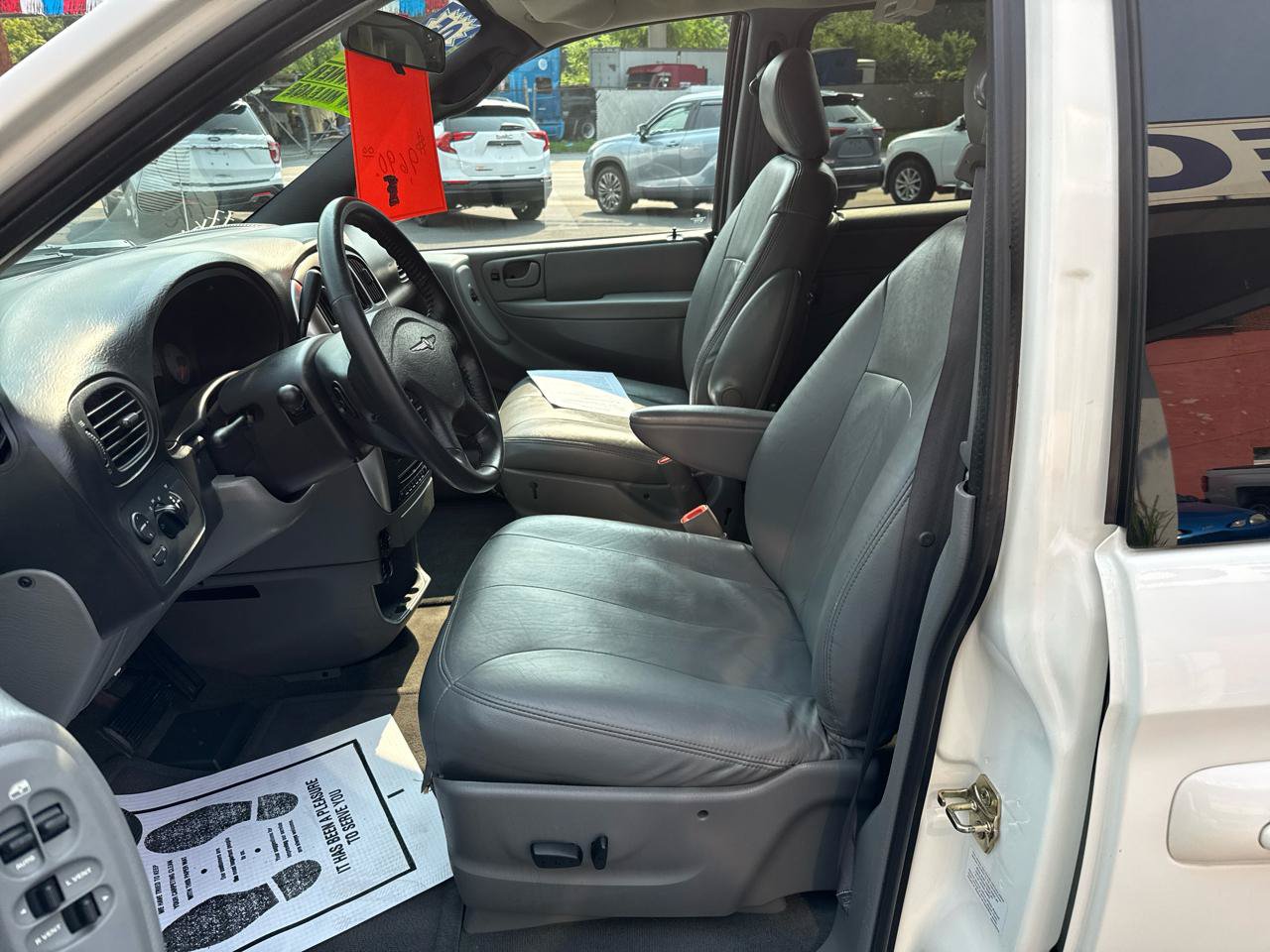 Used 2005 Chrysler Town & Country Touring FWD image 10