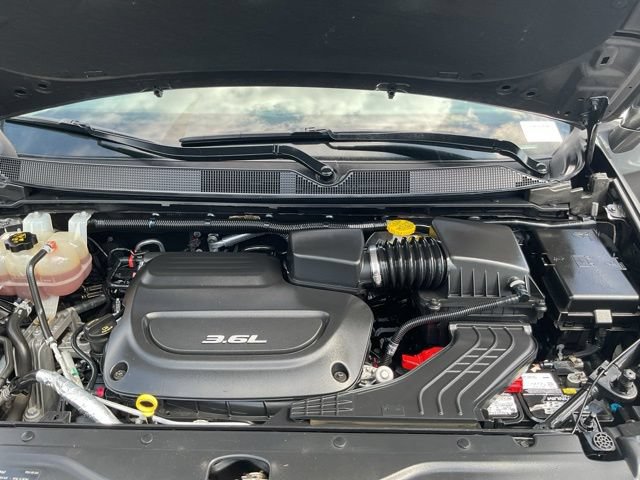 Used 2019 Chrysler Pacifica Touring-L Plus w/ Tire & Wheel Group FWD image 16